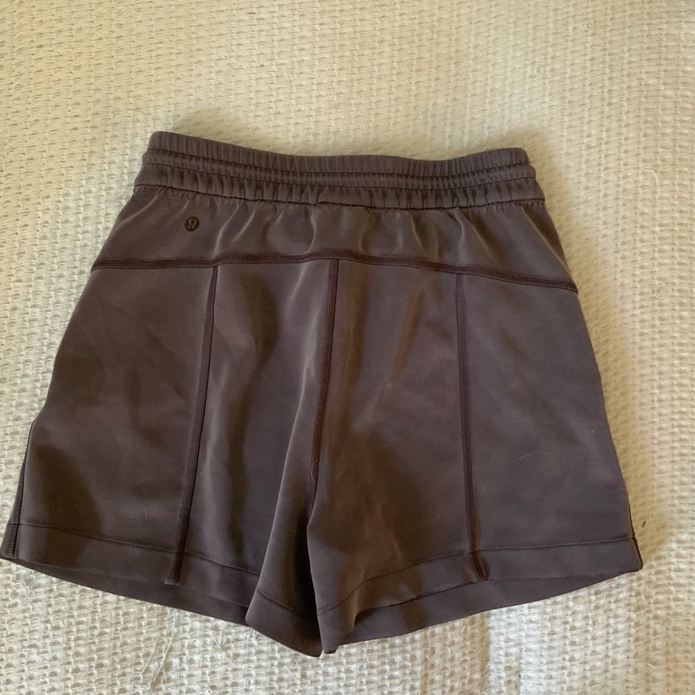 Rare Lululemon Softstreme Hiking Running High-Rise 4” Shorts Sequoia Brown Size